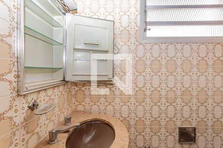 Casa à venda com 361m², 4 quartos e 5 vagasBanheiro da Suíte 2