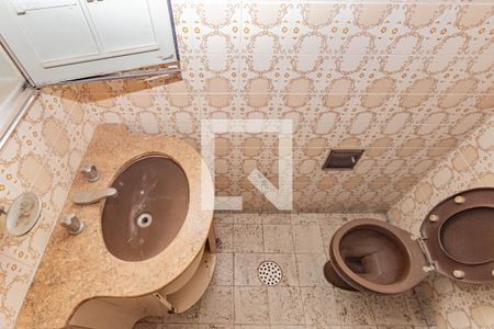 Casa à venda com 361m², 4 quartos e 5 vagasBanheiro da Suíte 2