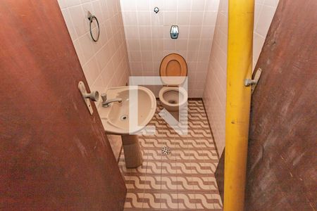 Casa à venda com 361m², 4 quartos e 5 vagasBanheiro do  Salão 