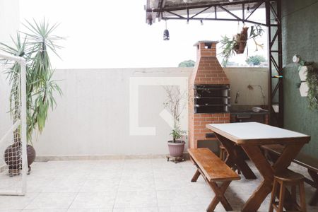 Casa à venda com 120m², 3 quartos e 2 vagas Casa à venda com 120m², 3 quartos e 2 vagasQuintal