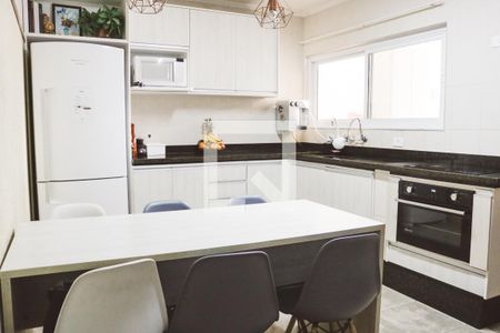 Casa à venda com 120m², 3 quartos e 2 vagas Casa à venda com 120m², 3 quartos e 2 vagasCozinha