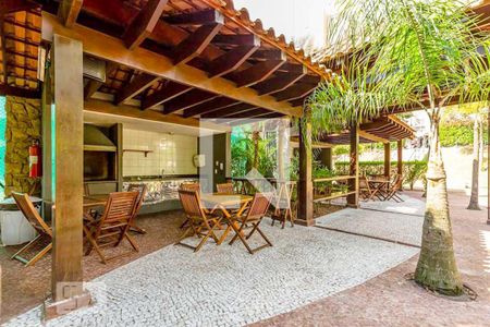 Apartamento à venda com 182m², 4 quartos e 3 vagas Apartamento à venda com 182m², 4 quartos e 3 vagasÁrea comum - Churrasqueira