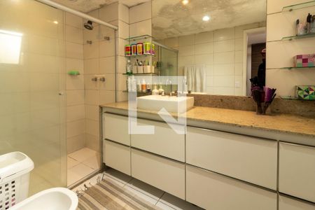 Apartamento à venda com 182m², 4 quartos e 3 vagas Apartamento à venda com 182m², 4 quartos e 3 vagasBanheiro da Suíte 1