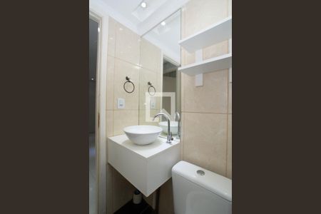 Banheiro de apartamento para alugar com 2 quartos, 45m² em Água Chata, Guarulhos