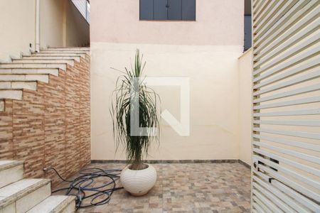 Garagem de casa para alugar com 4 quartos, 145m² em Planalto, Belo Horizonte