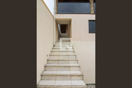 Entrada de casa para alugar com 4 quartos, 145m² em Planalto, Belo Horizonte