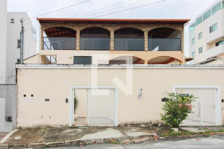 Fachada de casa para alugar com 4 quartos, 145m² em Planalto, Belo Horizonte