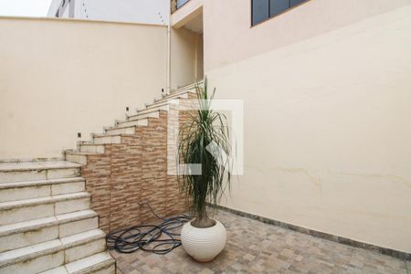 Garagem de casa para alugar com 4 quartos, 145m² em Planalto, Belo Horizonte