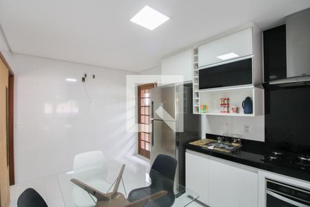 Cozinha de casa para alugar com 4 quartos, 145m² em Planalto, Belo Horizonte