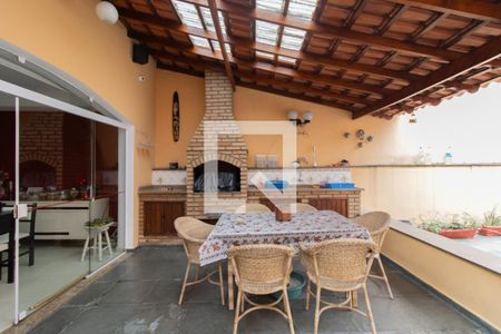 Casa à venda com 450m², 4 quartos e 4 vagas Casa à venda com 450m², 4 quartos e 4 vagasÁrea Externa