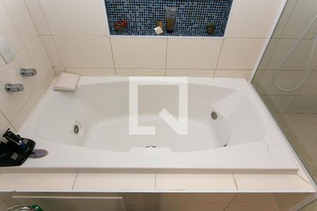 Casa à venda com 260m², 3 quartos e 5 vagasBanheiro da Suíte - Banheira