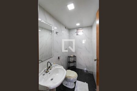Casa para alugar com 780m², 5 quartos e 5 vagasBanheiro social