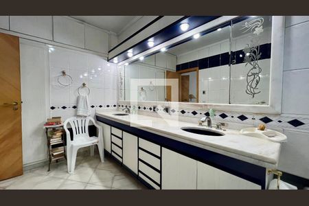 Apartamento à venda com 180m², 3 quartos e 2 vagasBanheiro da Suíte