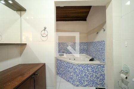 Casa à venda com 331m², 4 quartos e 3 vagasBanheiro da Suíte