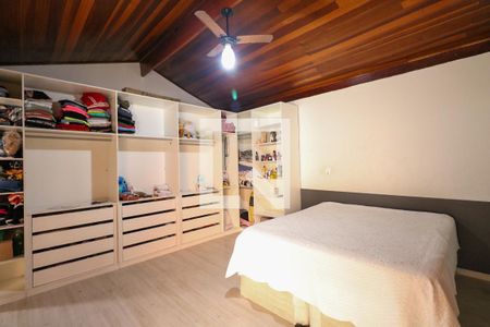 Casa à venda com 331m², 4 quartos e 3 vagasSuíte