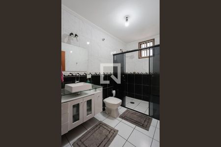 Casa à venda com 130m², 3 quartos e 2 vagasBanheiro