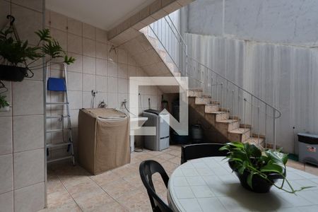 Casa à venda com 130m², 3 quartos e 2 vagasÁrea de serviço