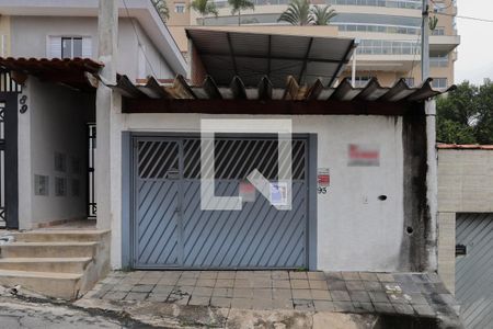 Casa à venda com 130m², 3 quartos e 2 vagasFachada + plaquinha