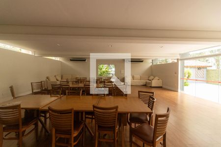 Casa de condomínio à venda com 230m², 3 quartos e 2 vagasÁrea comum - Salão de festas