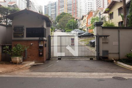 Casa de condomínio à venda com 230m², 3 quartos e 2 vagasFachada e portaria