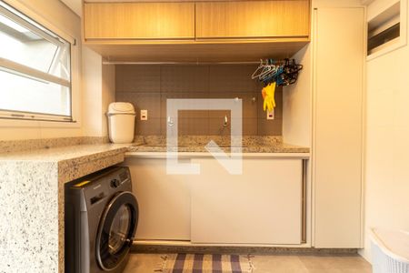 Casa de condomínio à venda com 230m², 3 quartos e 2 vagasÁrea de Serviço