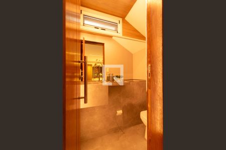 Casa de condomínio à venda com 230m², 3 quartos e 2 vagasLavabo