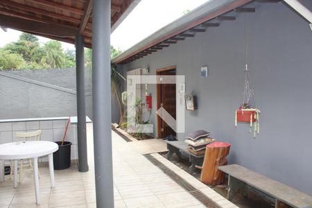 Casa de condomínio para alugar com 220m², 4 quartos e 4 vagasChurrasqueira