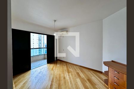 Apartamento para alugar com 127m², 3 quartos e 2 vagas Apartamento para alugar com 127m², 3 quartos e 2 vagasSuíte