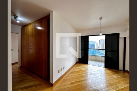 Apartamento para alugar com 127m², 3 quartos e 2 vagas Apartamento para alugar com 127m², 3 quartos e 2 vagasSuíte