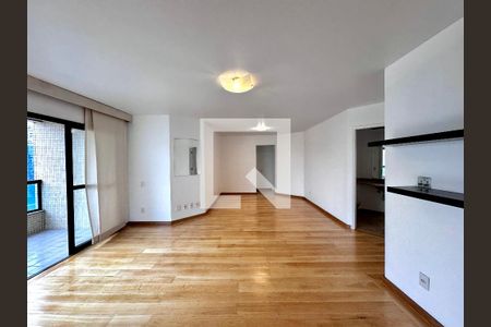 Apartamento para alugar com 127m², 3 quartos e 2 vagas Apartamento para alugar com 127m², 3 quartos e 2 vagasSala