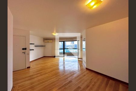 Apartamento para alugar com 127m², 3 quartos e 2 vagas Apartamento para alugar com 127m², 3 quartos e 2 vagasSala