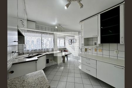 Apartamento para alugar com 127m², 3 quartos e 2 vagas Apartamento para alugar com 127m², 3 quartos e 2 vagasCozinha