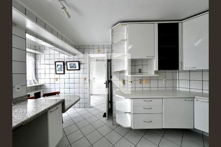 Apartamento para alugar com 127m², 3 quartos e 2 vagas Apartamento para alugar com 127m², 3 quartos e 2 vagasCozinha