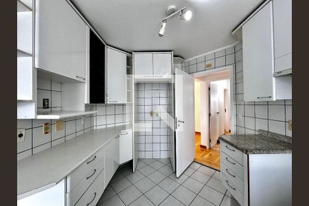 Apartamento para alugar com 127m², 3 quartos e 2 vagas Apartamento para alugar com 127m², 3 quartos e 2 vagasCozinha