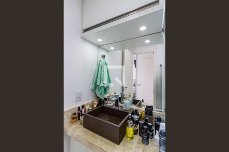 Apartamento à venda com 70m², 2 quartos e 2 vagas Apartamento à venda com 70m², 2 quartos e 2 vagasBanheiro