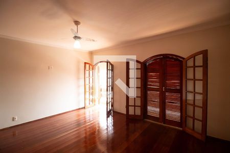 Casa para alugar com 160m², 3 quartos e 2 vagas Casa para alugar com 160m², 3 quartos e 2 vagasSuíte