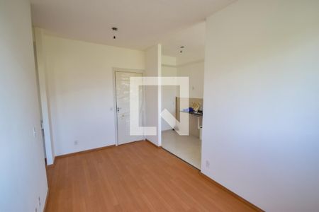 Sala de apartamento para alugar com 1 quarto, 32m² em Todos Os Santos, Rio de Janeiro