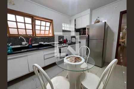 Casa à venda com 150m², 3 quartos e 2 vagas Casa à venda com 150m², 3 quartos e 2 vagasCozinha