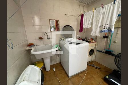 Casa à venda com 150m², 3 quartos e 2 vagas Casa à venda com 150m², 3 quartos e 2 vagasÁrea de Serviço