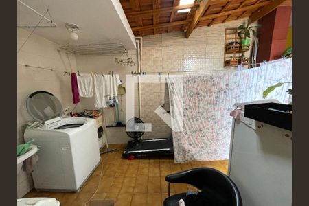 Casa à venda com 150m², 3 quartos e 2 vagas Casa à venda com 150m², 3 quartos e 2 vagasÁrea de Serviço