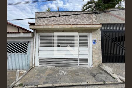 Casa à venda com 150m², 3 quartos e 2 vagas Casa à venda com 150m², 3 quartos e 2 vagasFachada