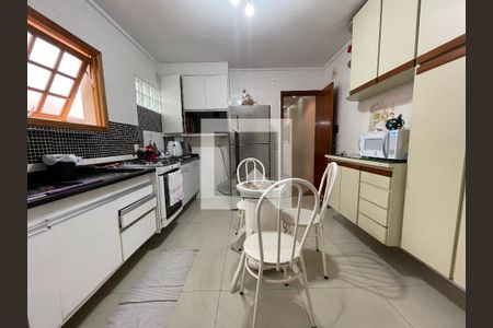 Casa à venda com 150m², 3 quartos e 2 vagas Casa à venda com 150m², 3 quartos e 2 vagasCozinha