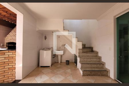 Casa à venda com 300m², 3 quartos e 5 vagasArea de serviço