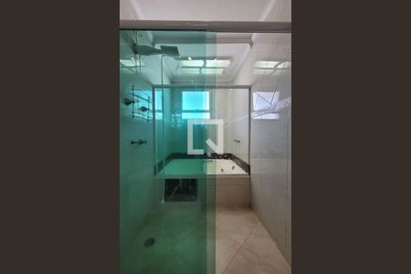 Casa à venda com 300m², 3 quartos e 5 vagasBanheiro da suíte