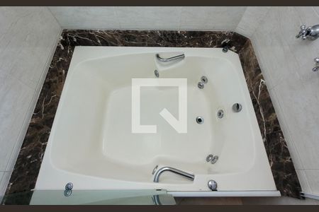 Casa à venda com 300m², 3 quartos e 5 vagasBanheiro da suíte