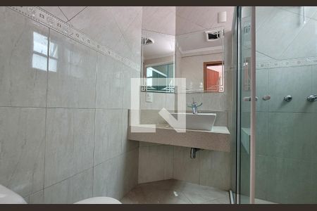 Casa à venda com 300m², 3 quartos e 5 vagasBanheiro da suíte 2