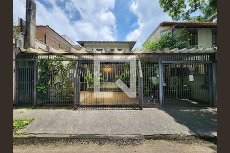 Casa à venda com 360m², 3 quartos e 3 vagasFachada