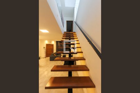 Casa à venda com 280m², 3 quartos e 2 vagas Casa à venda com 280m², 3 quartos e 2 vagasescada