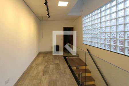 Casa à venda com 280m², 3 quartos e 2 vagas Casa à venda com 280m², 3 quartos e 2 vagasCorredor