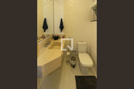 Casa à venda com 280m², 3 quartos e 2 vagas Casa à venda com 280m², 3 quartos e 2 vagasBanheiro Social